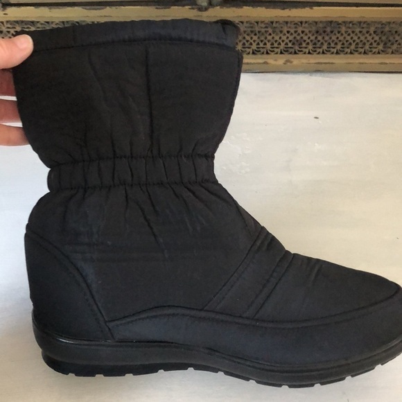 NWOB Black Weather Resistant Boots Size 6Shearling Type Lining Warm Winter Shoes - Picture 8 of 8